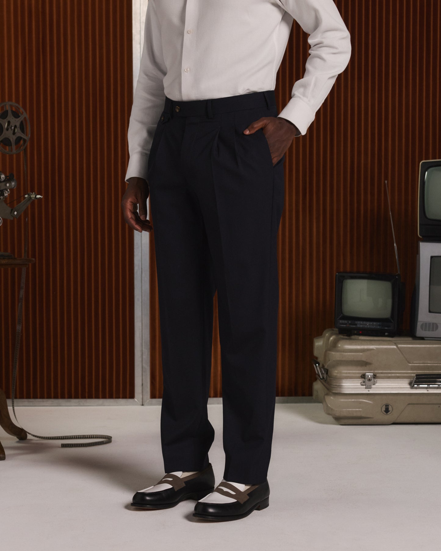 Pantalon à pinces en laine marine