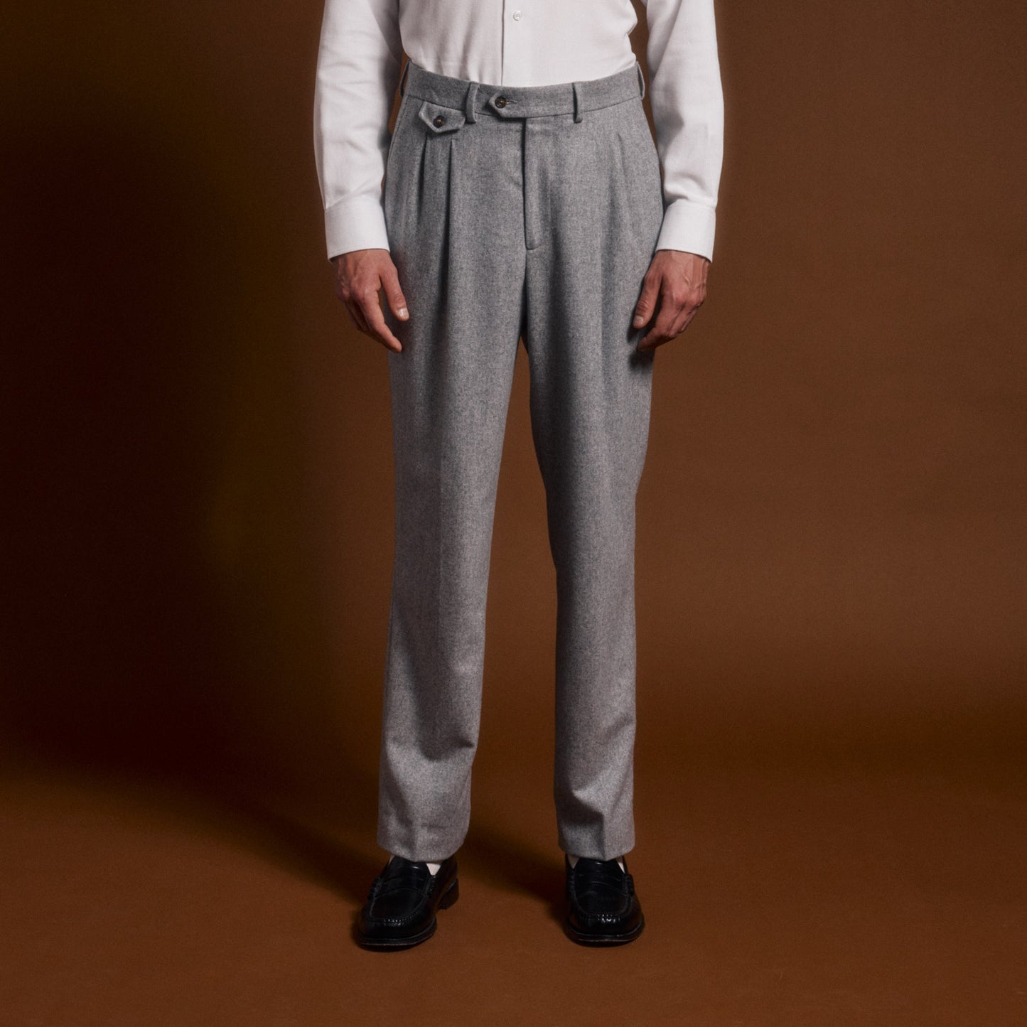 Pantalon gris flanelle de laine vierge à pinces