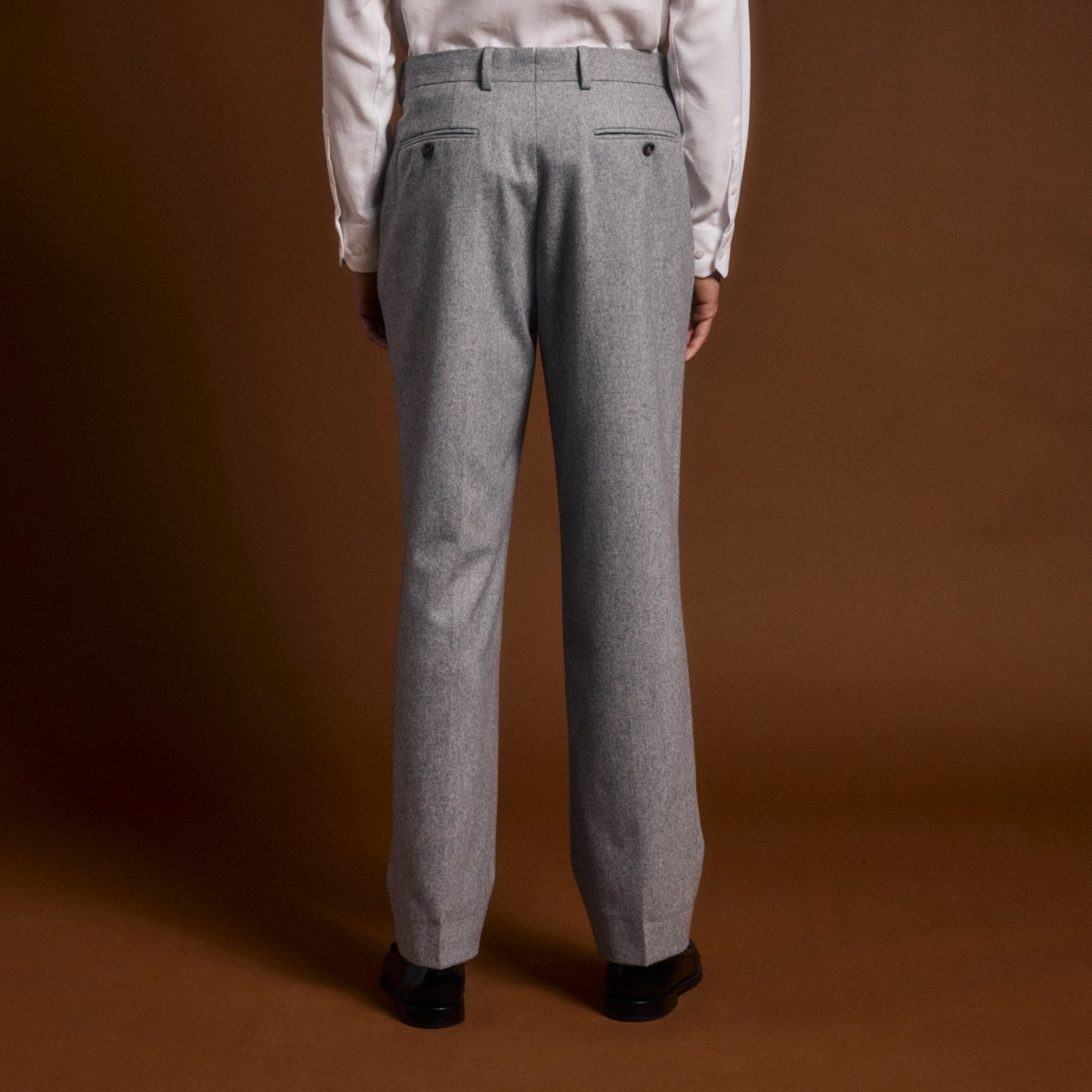 Pantalon gris flanelle de laine vierge à pinces