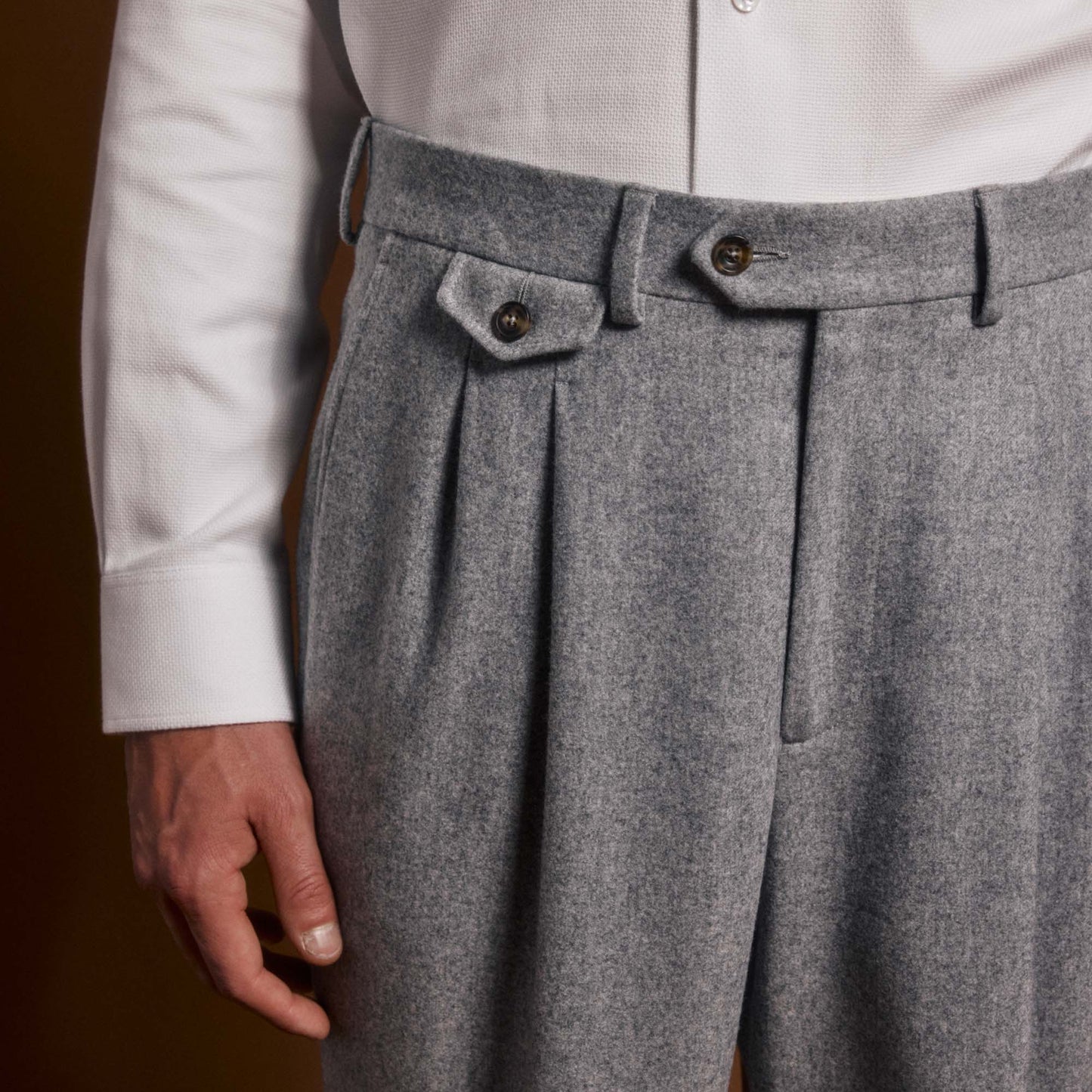 Pantalon gris flanelle de laine vierge à pinces