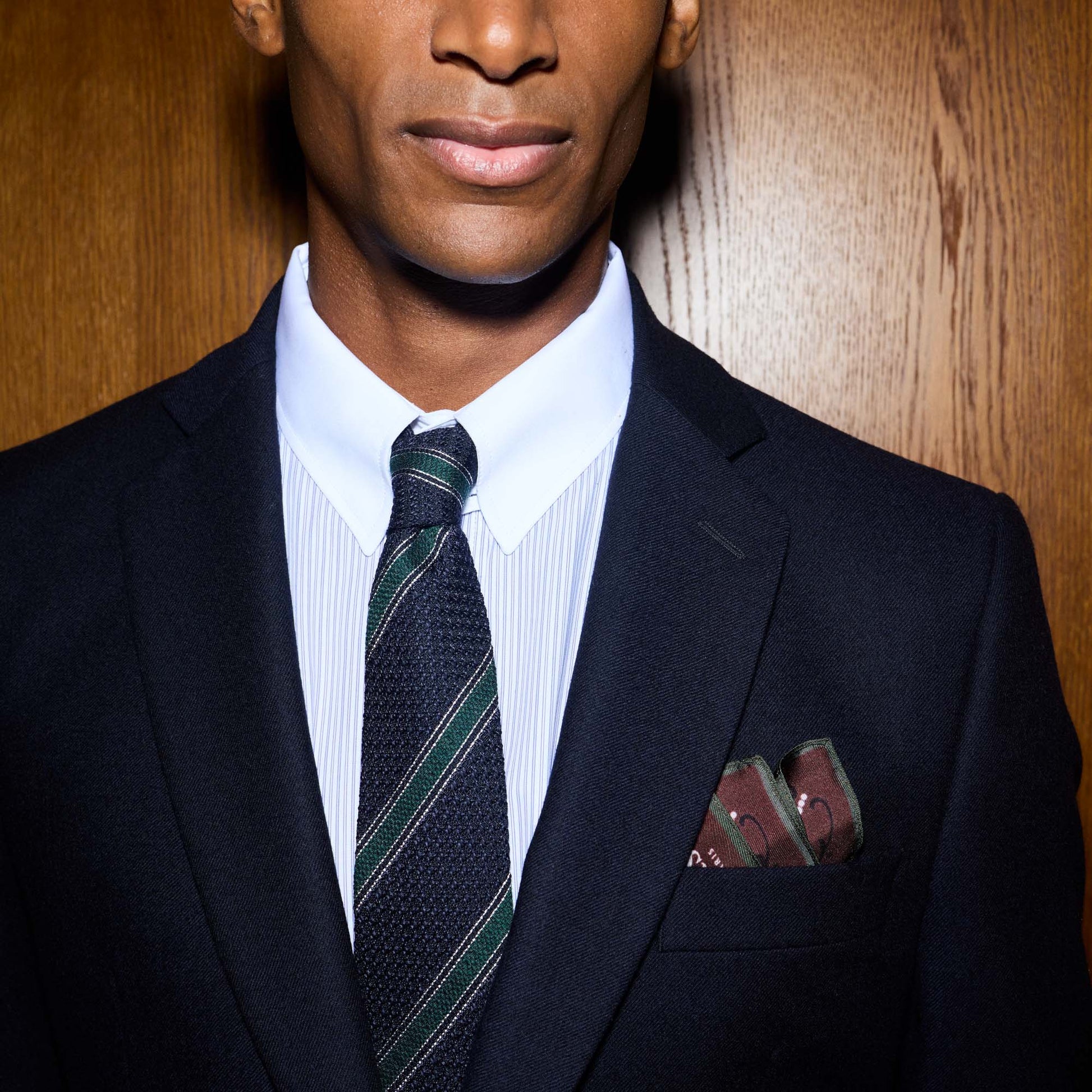 Pochette en soie marron à motifs