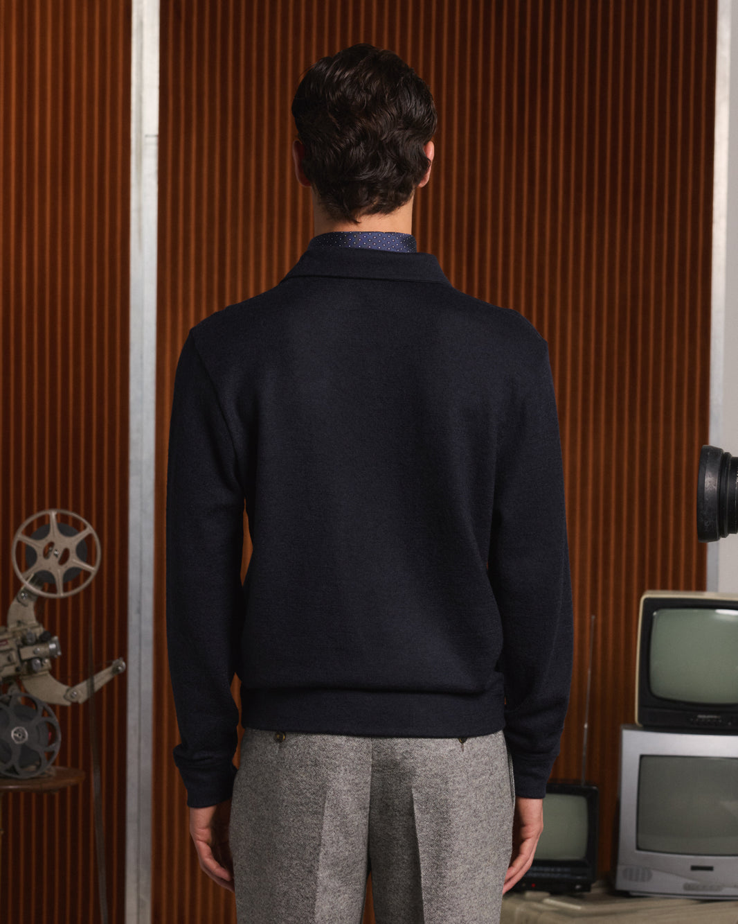 Marineblaues Poloshirt mit langen Ärmeln