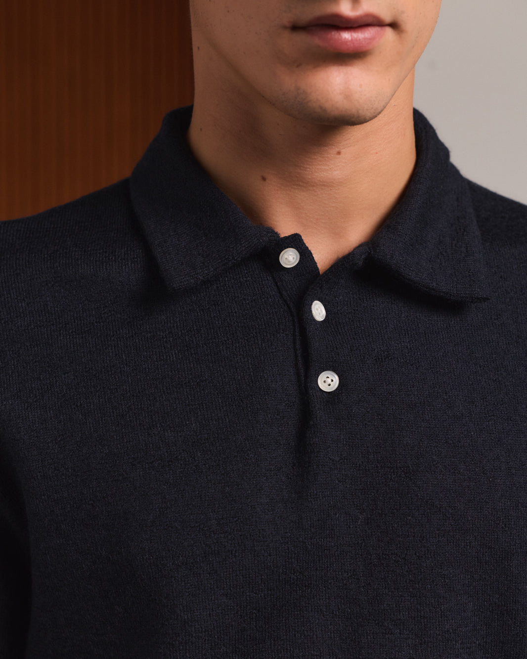 Marineblaues Poloshirt mit langen Ärmeln