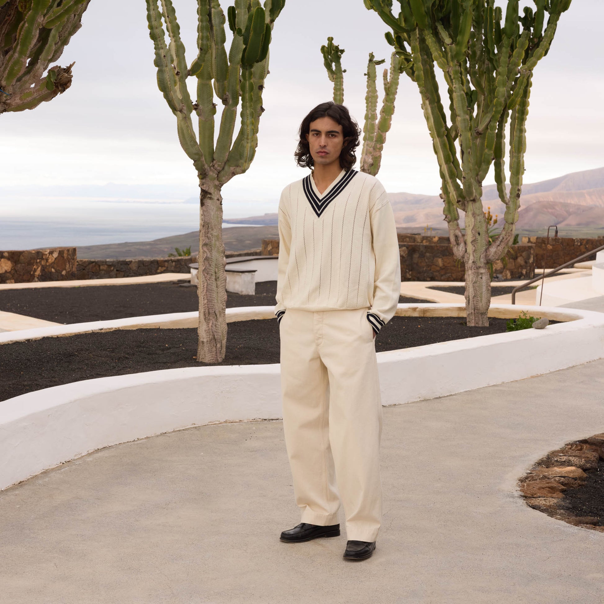 Pull en coton blanc col et bas navy