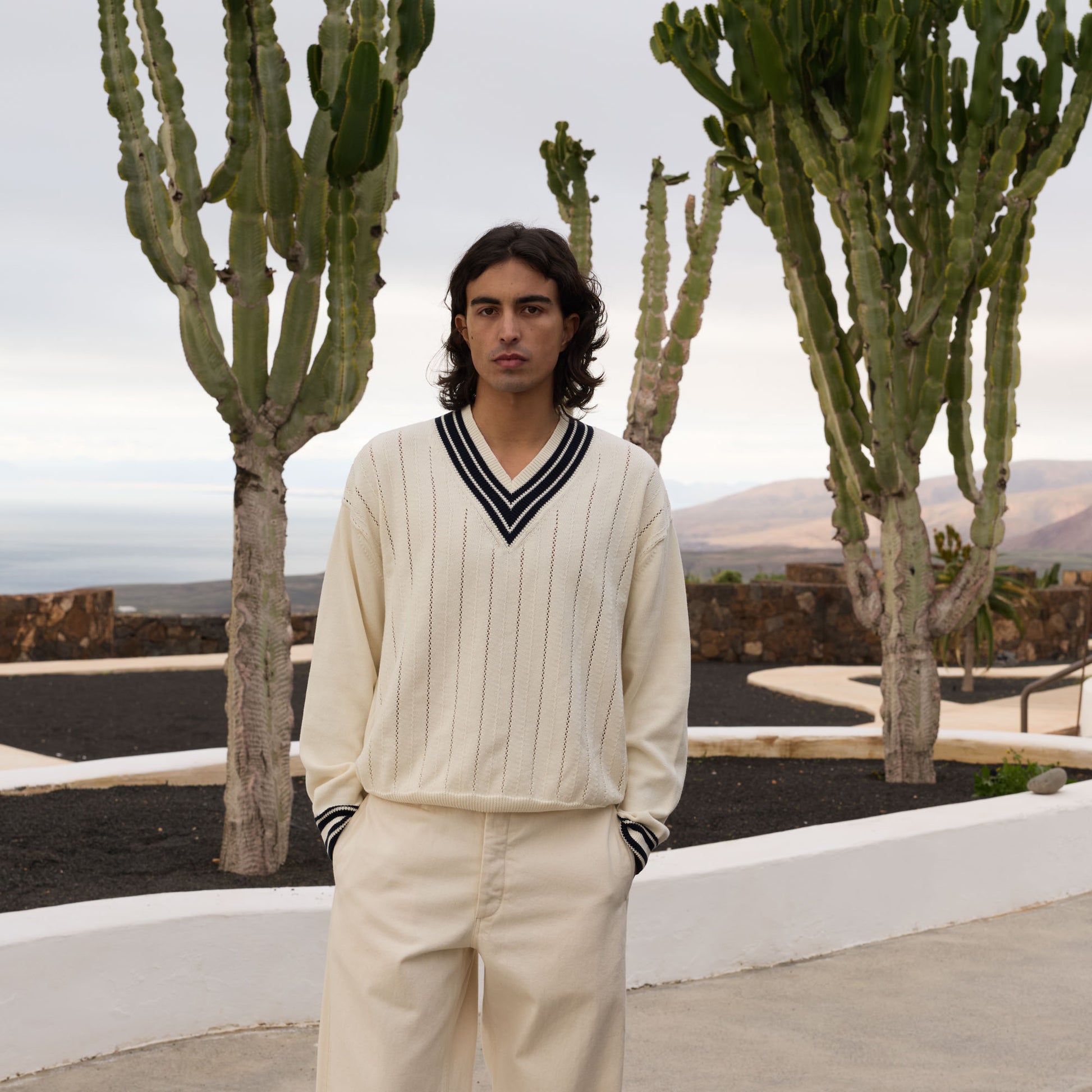 Pull en coton blanc col et bas navy