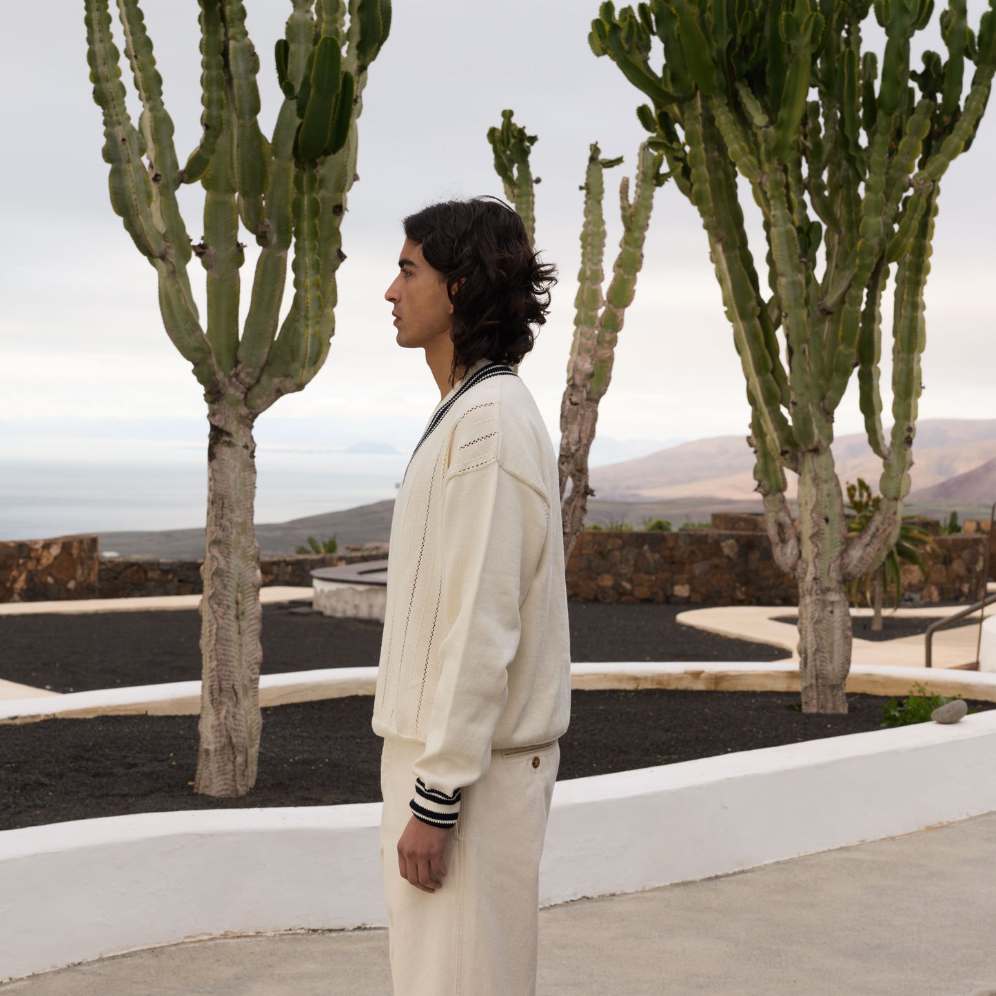 Pull en coton blanc col et bas navy