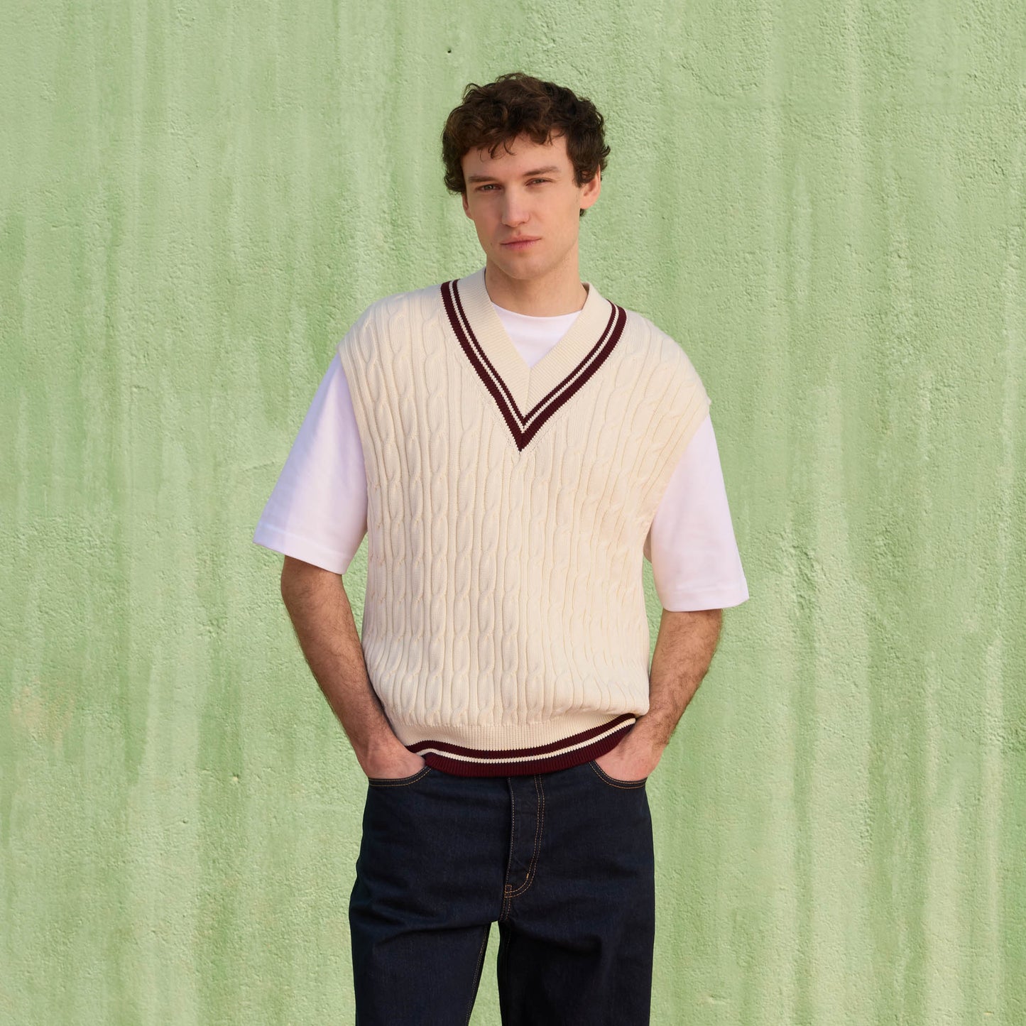 Sleeveless sweater in ecru and burgundy cotton