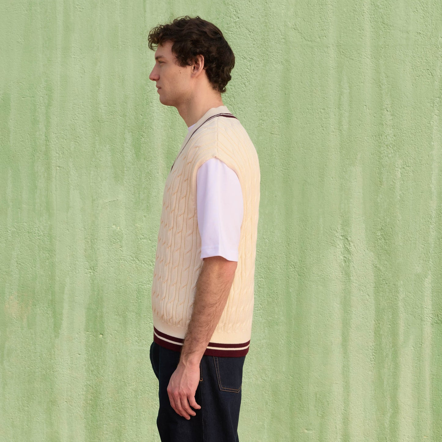 Sleeveless sweater in ecru and burgundy cotton
