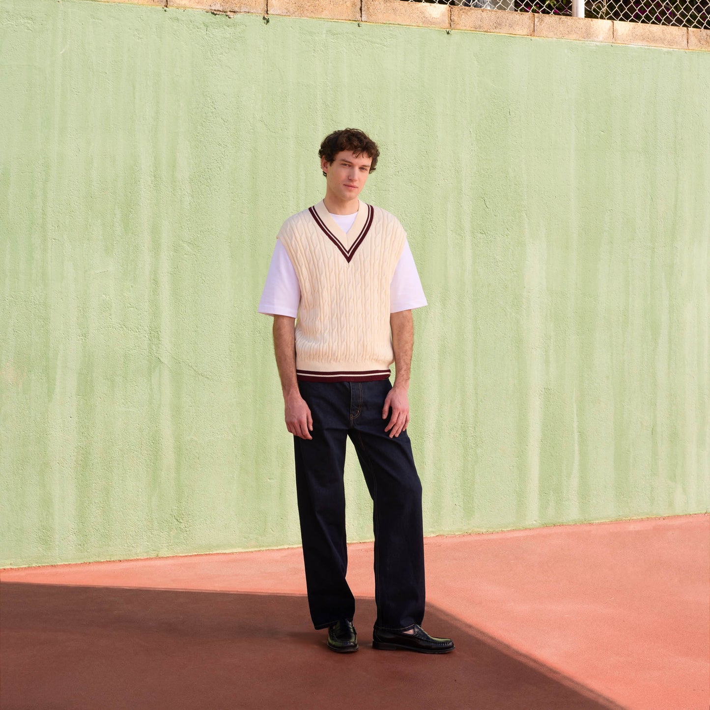 Sleeveless sweater in ecru and burgundy cotton
