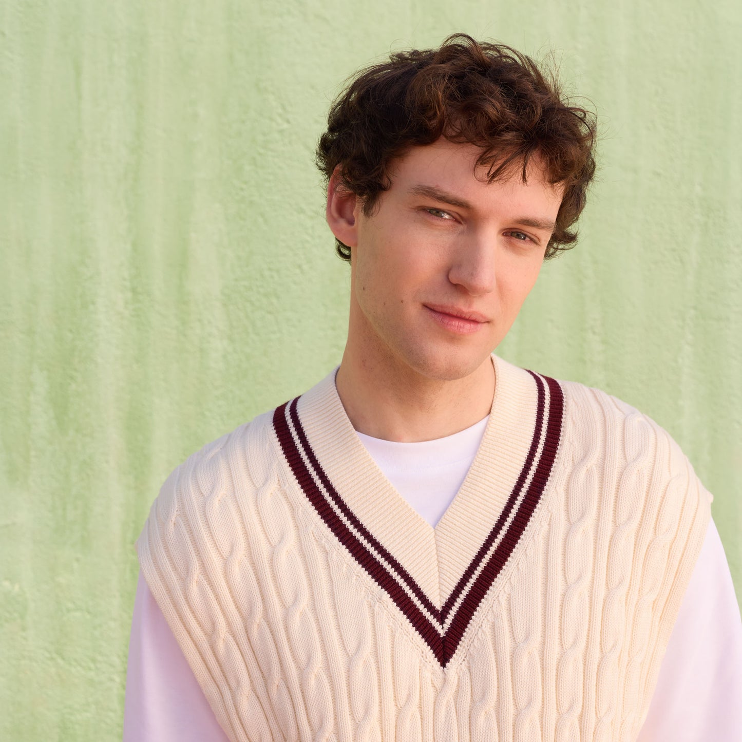 Sleeveless sweater in ecru and burgundy cotton