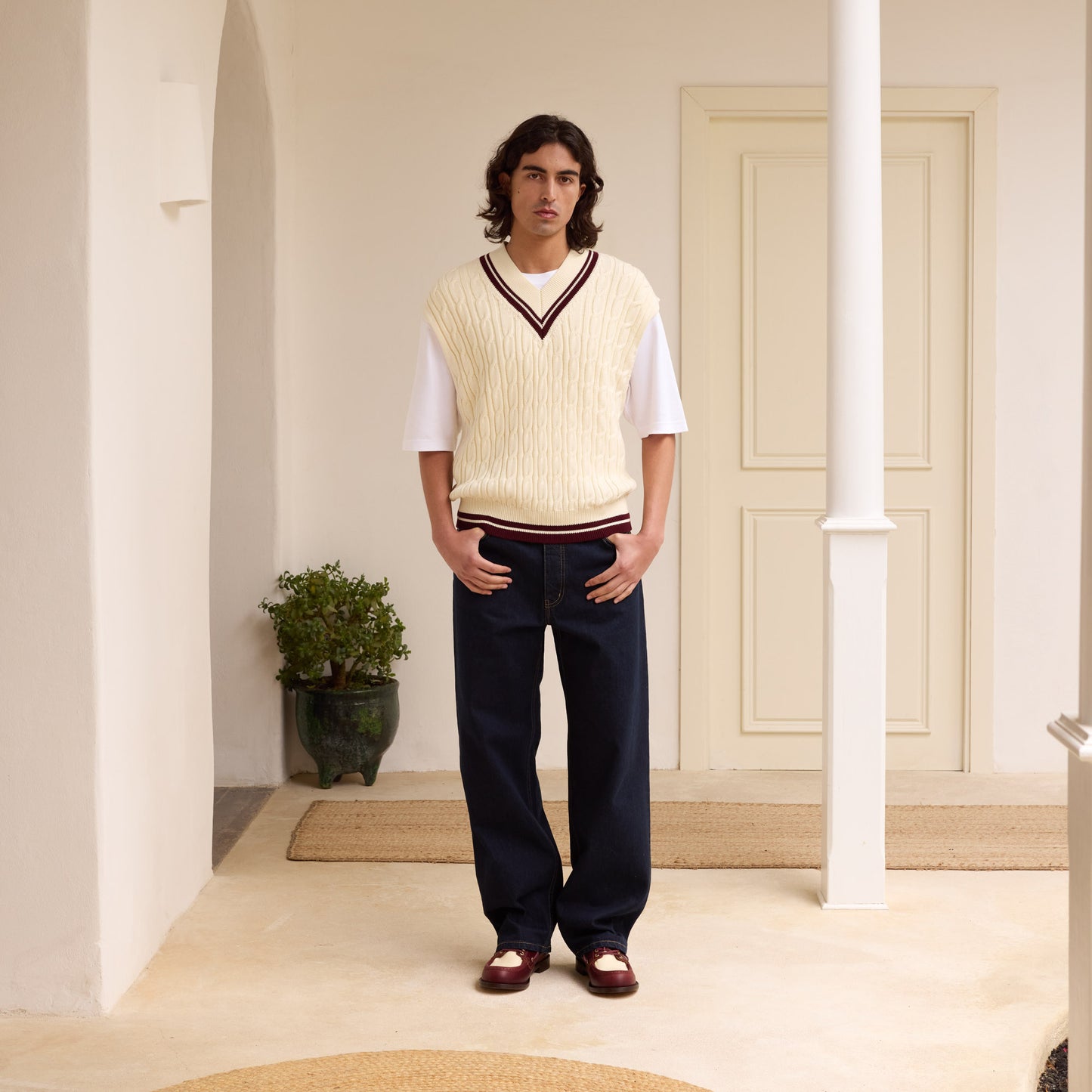 Sleeveless sweater in ecru and burgundy cotton