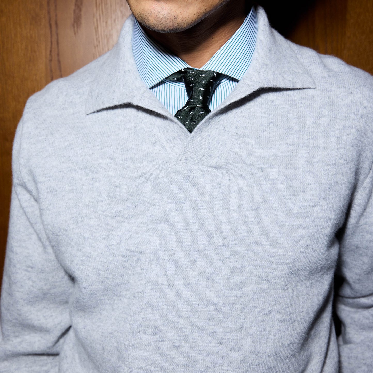 Pull à col polo en laine mérinos gris chiné