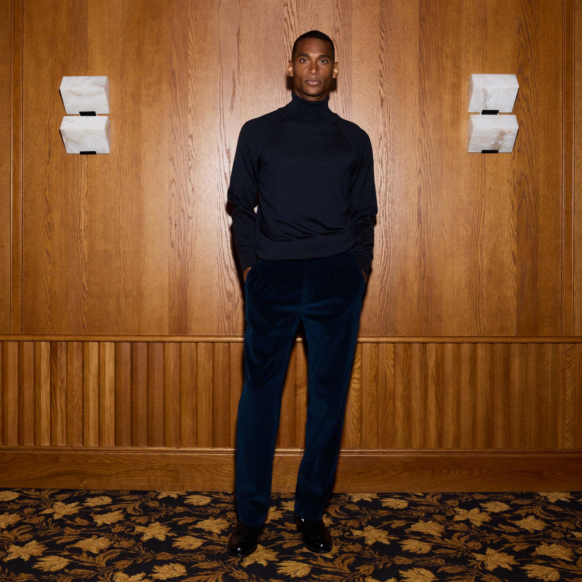 Pull à col roulé en laine mérinos marine