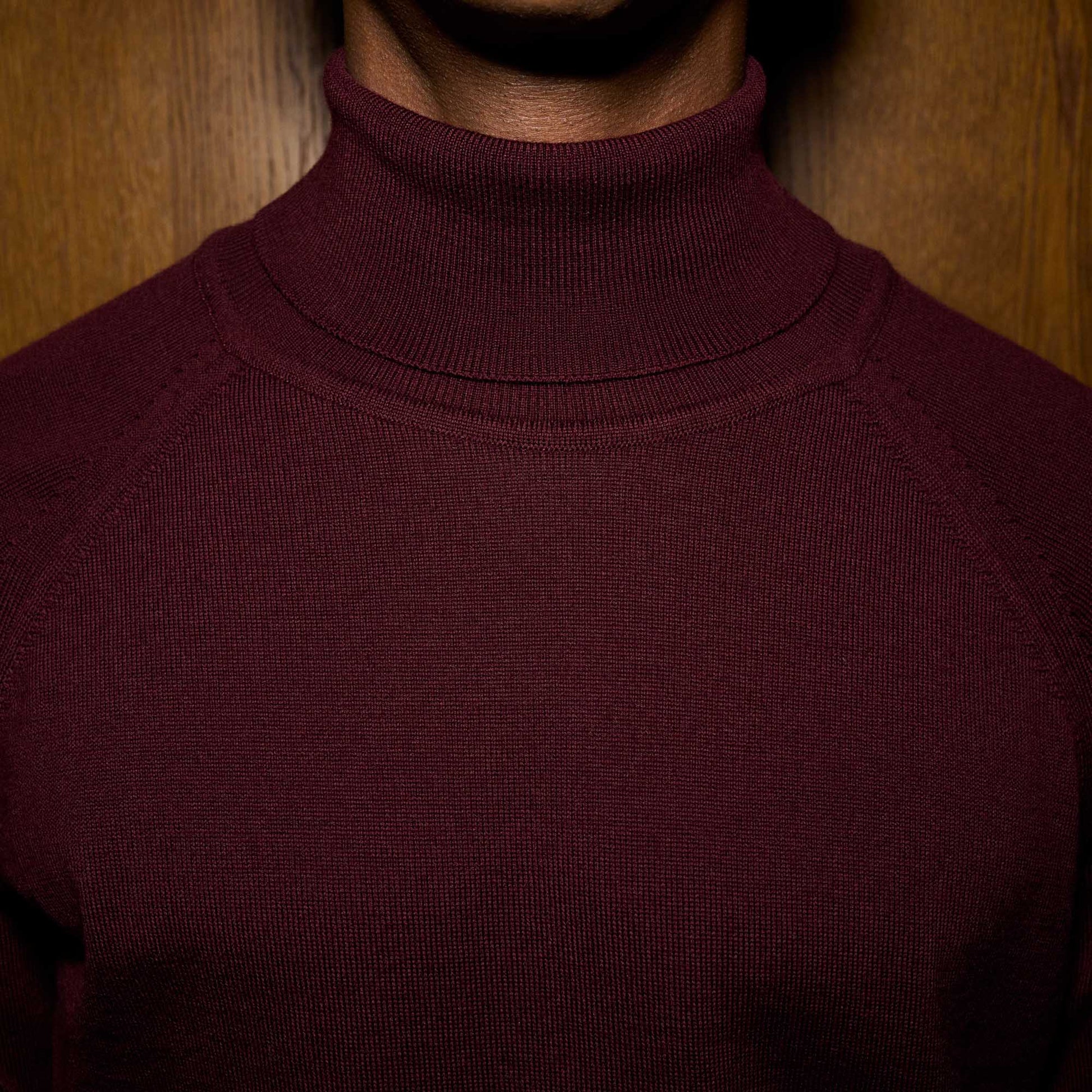 Pull à col roulé en laine mérinos bordeaux