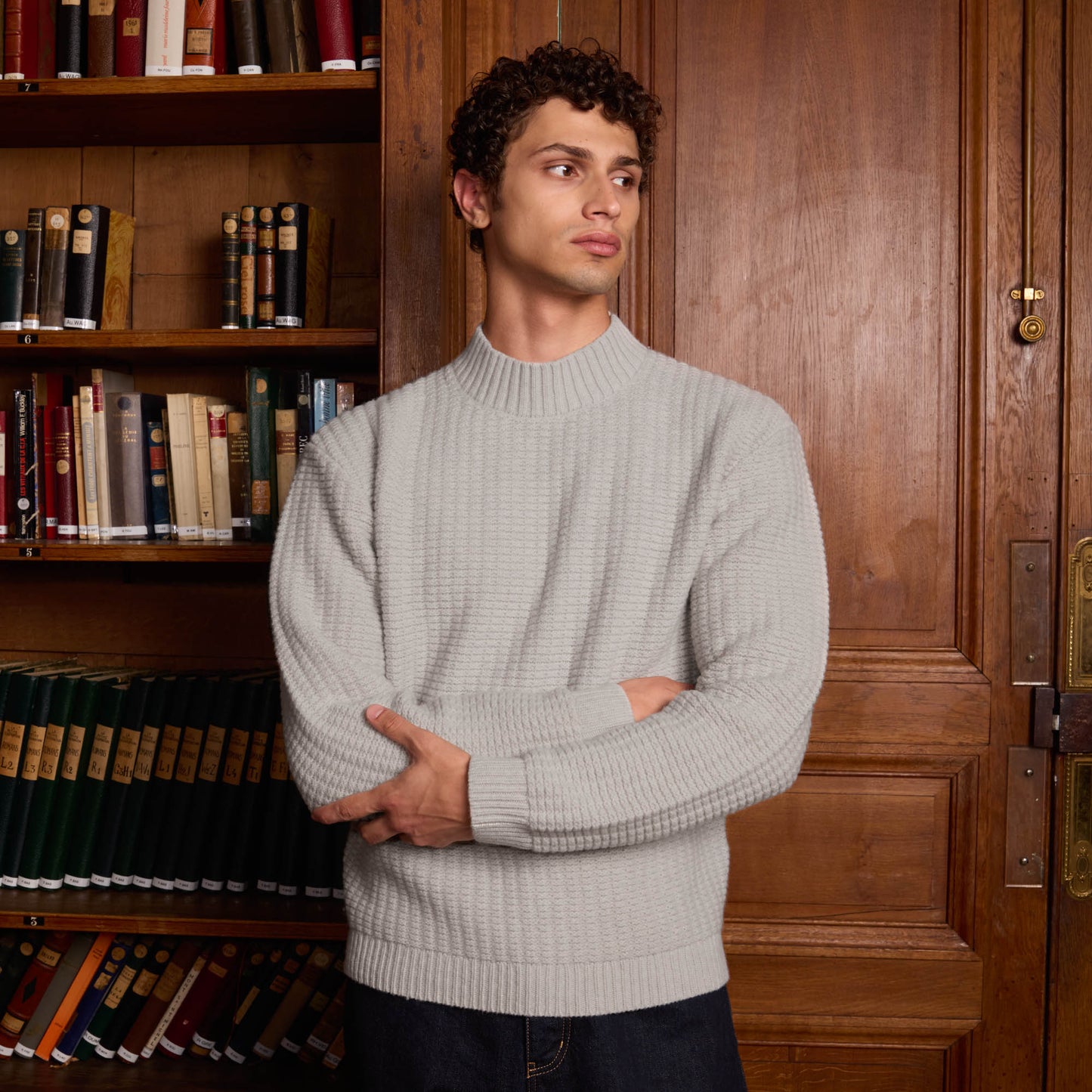 Pull col cheminée en laine mérinos gris clair