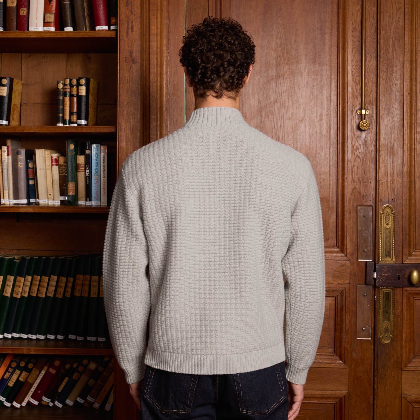 Pull col cheminée en laine mérinos gris clair