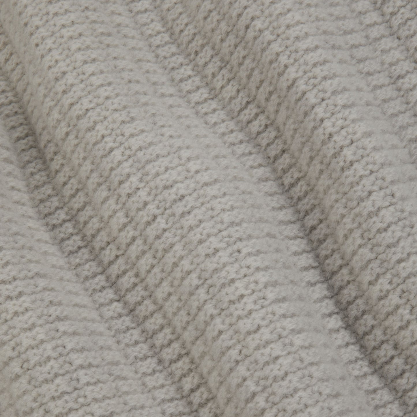 Pull col cheminée en laine mérinos gris clair