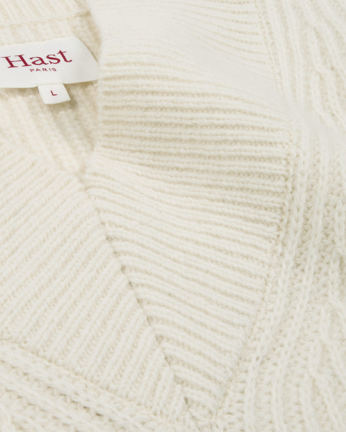 Ecrufarbener V-Ausschnitt-Pullover aus extrafeiner Wolle