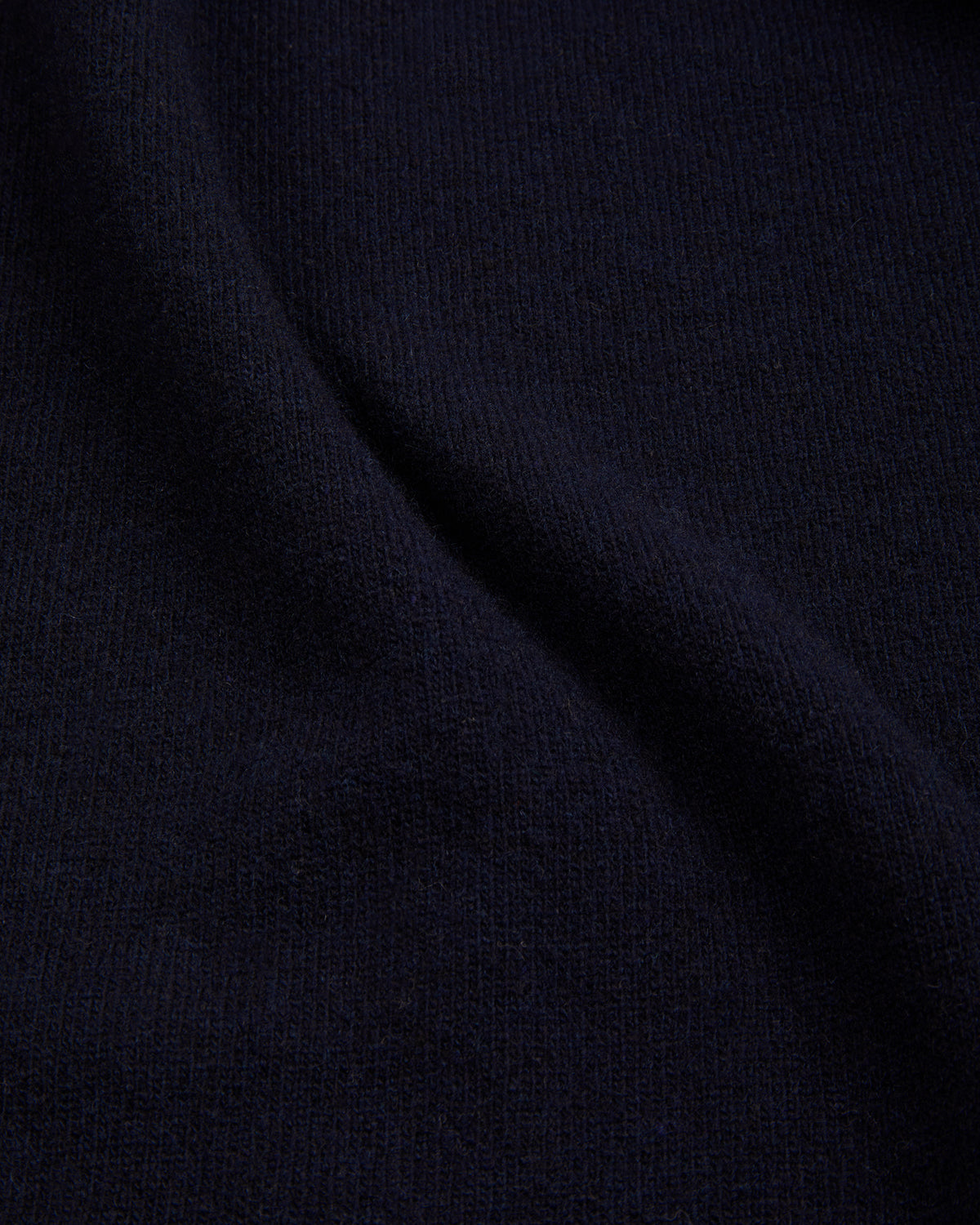 Pull col roulé en laine extrafine marine