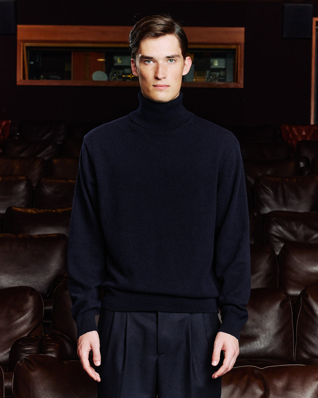 Pull col roulé en laine extrafine marine