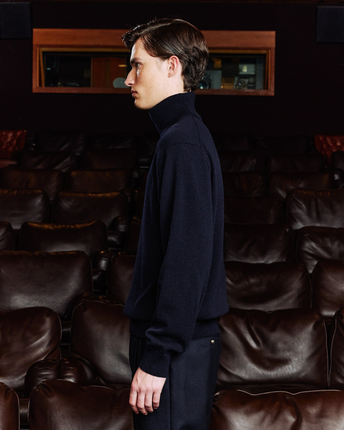 Pull col roulé en laine extrafine marine