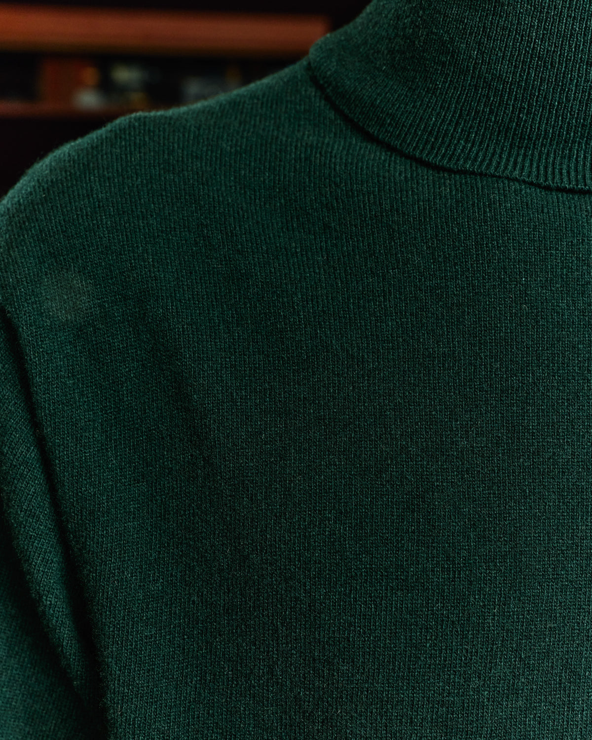 Grüner Rollkragenpullover aus extrafeiner Wolle