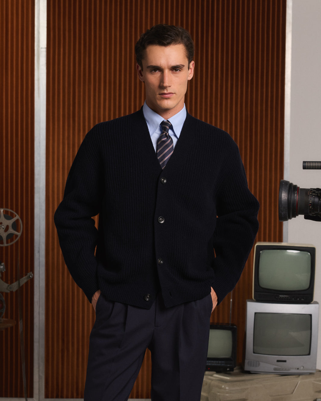 Cardigan aus extrafeiner Wolle in Marineblau