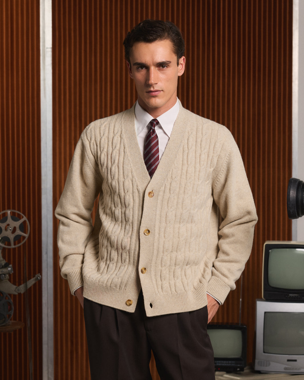 Cardigan aus extrafeiner Wolle mit Zopfmuster, Beige