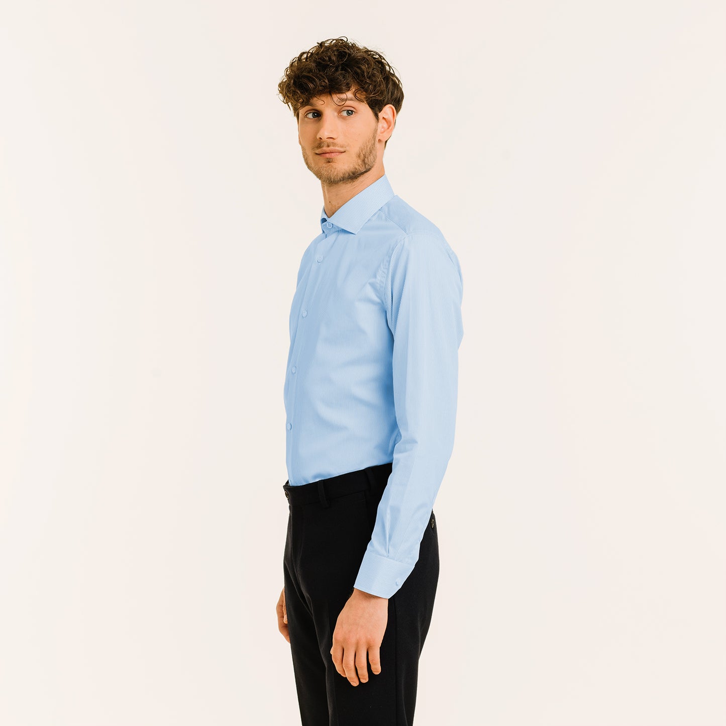Fitted shirt in double-twisted poplin with small blue stripes