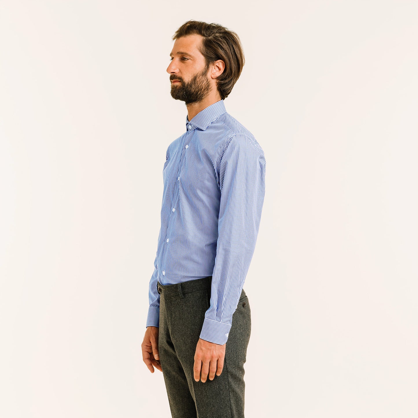 Fitted shirt in double-twisted poplin with dark blue stripes