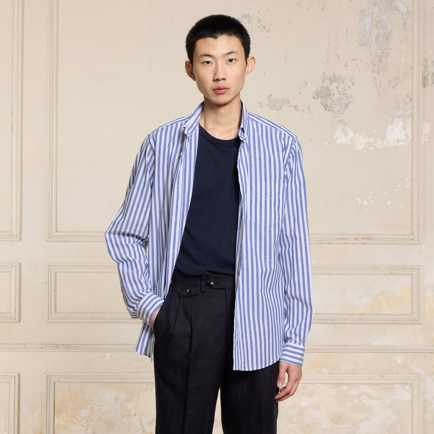 Chemise en coton et lin à rayures bleues et blanches