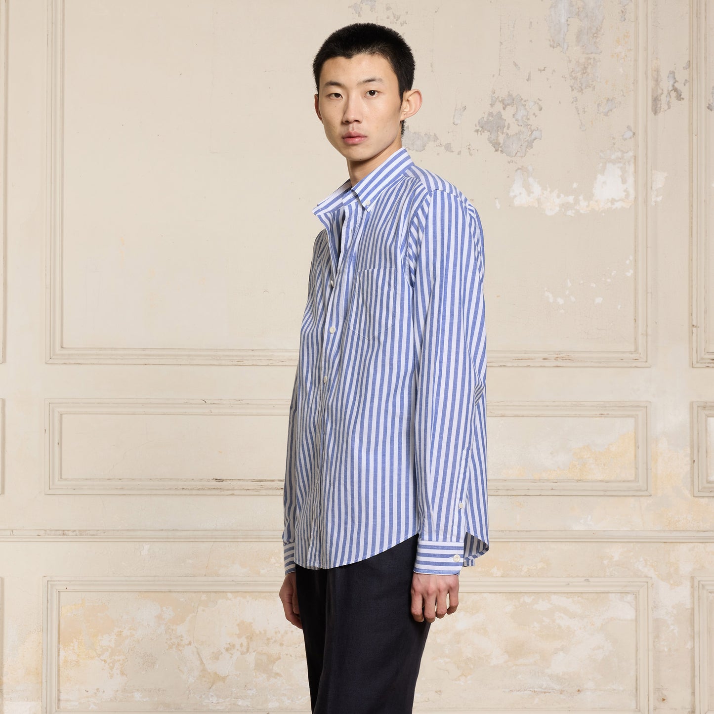 Chemise en coton et lin à rayures bleues et blanches