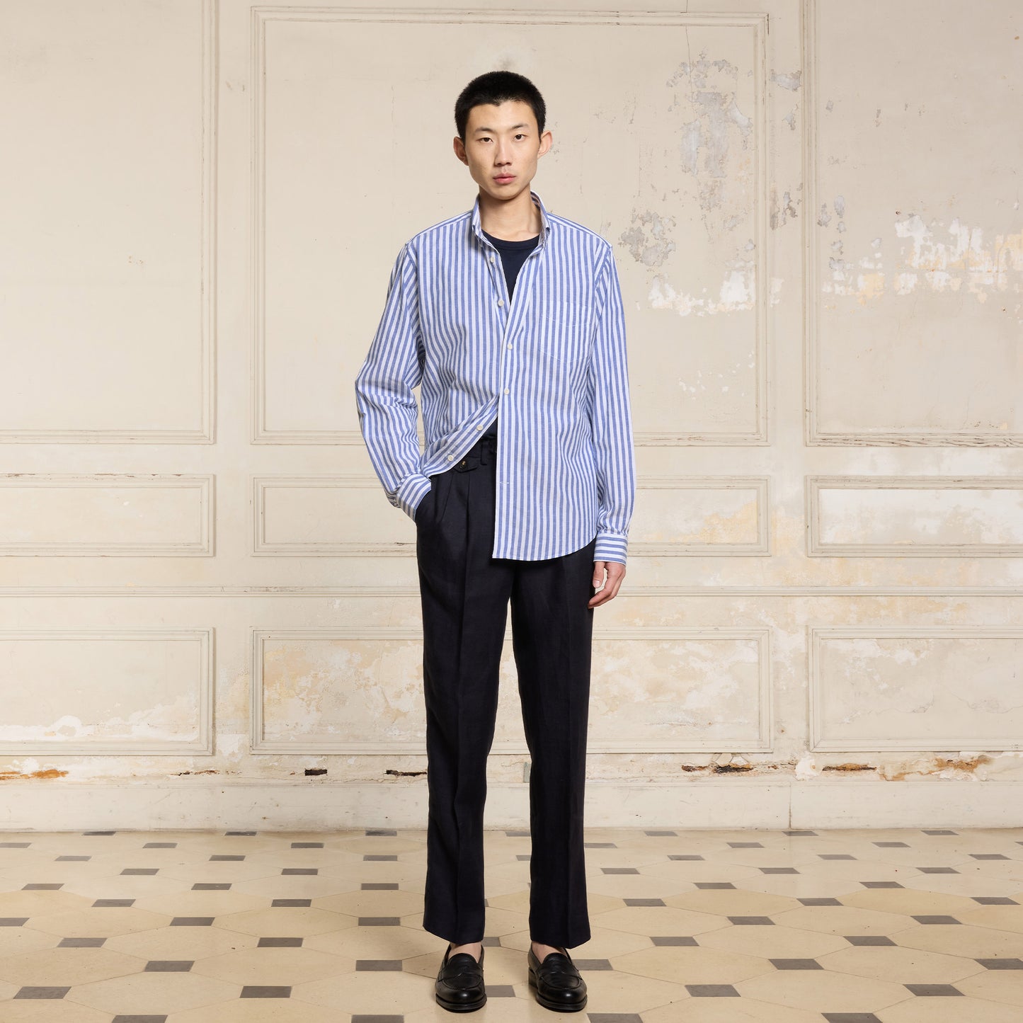 Chemise en coton et lin à rayures bleues et blanches
