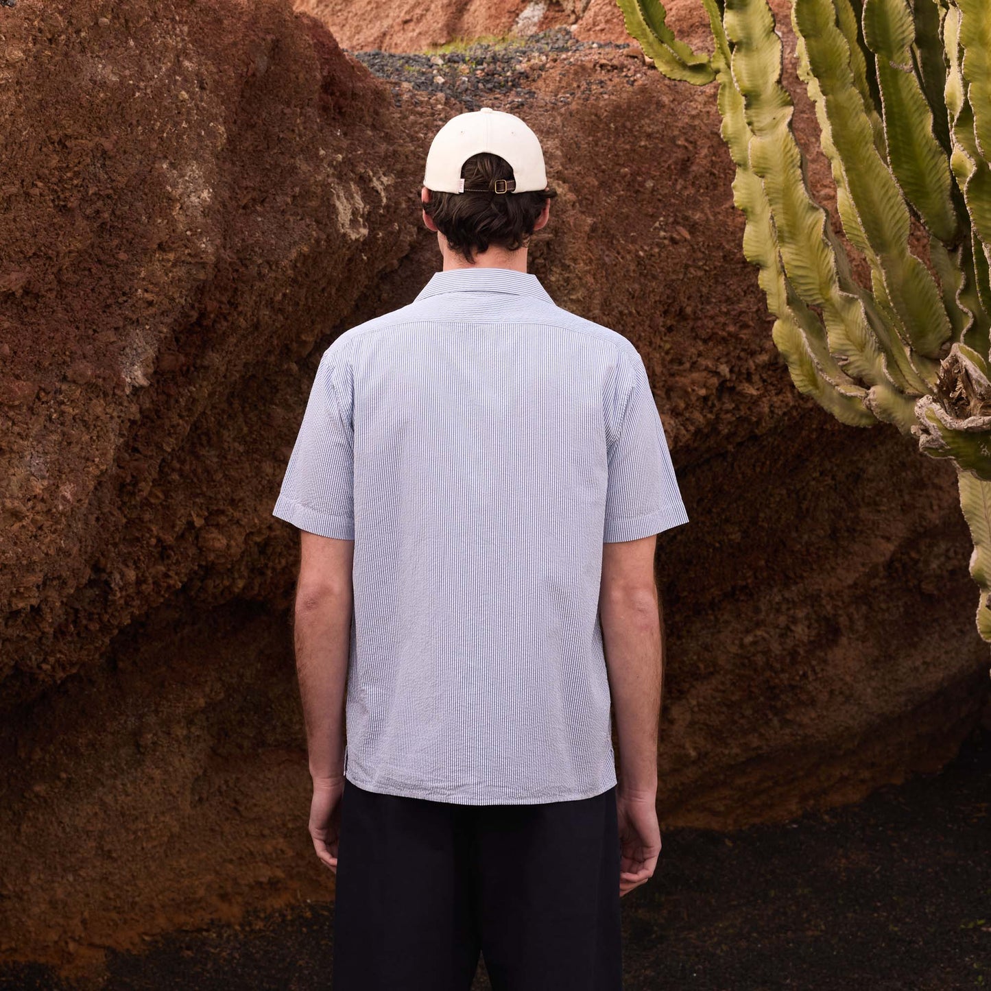 Blue striped white seersucker short-sleeved shirt