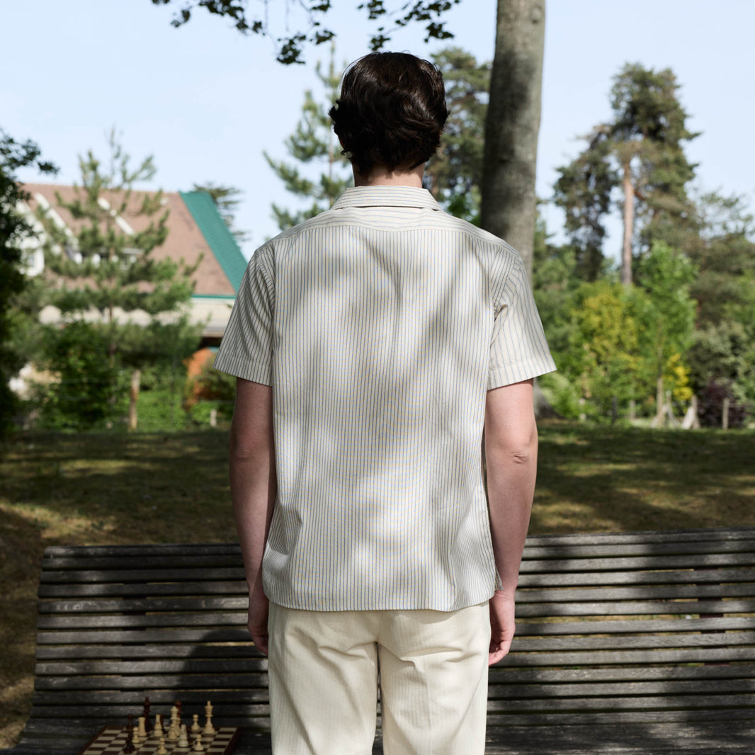 Chemise à manches courtes en coton écru à rayures bleues