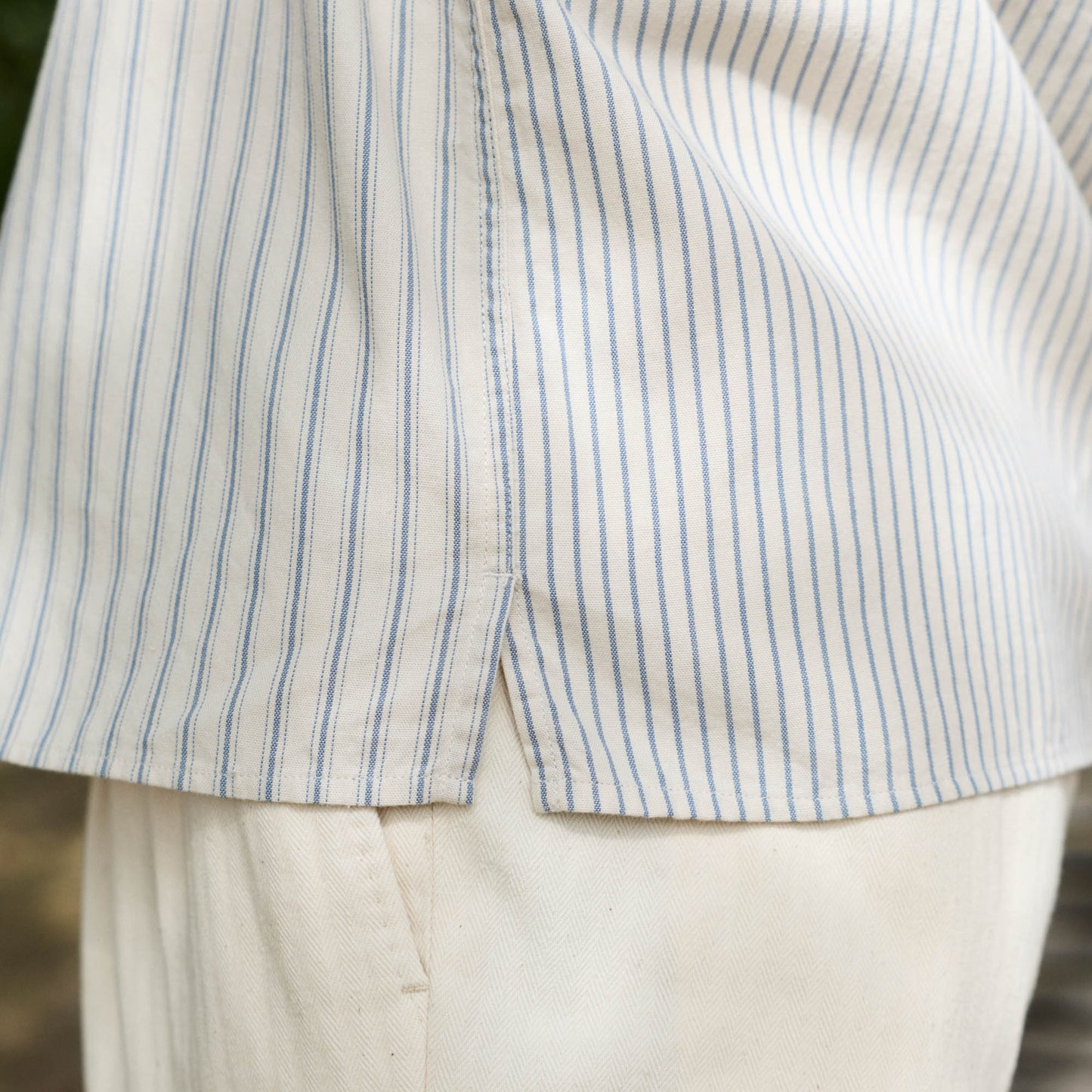 Blue striped white short-sleeved cotton shirt