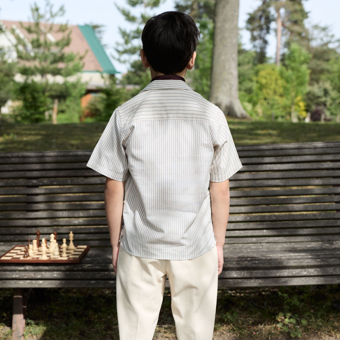 Kids' short-sleeved white and blue striped shirt