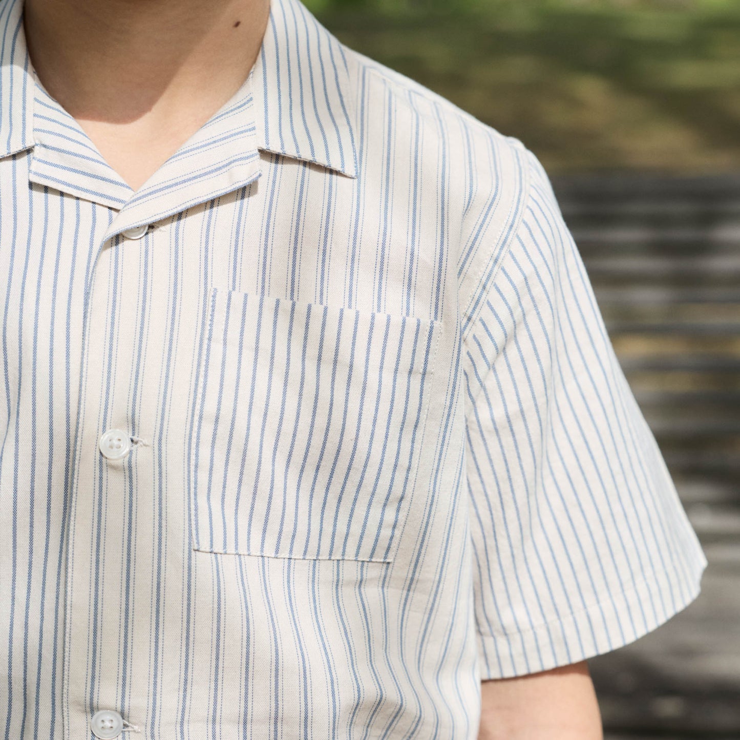 Kids' short-sleeved white and blue striped shirt