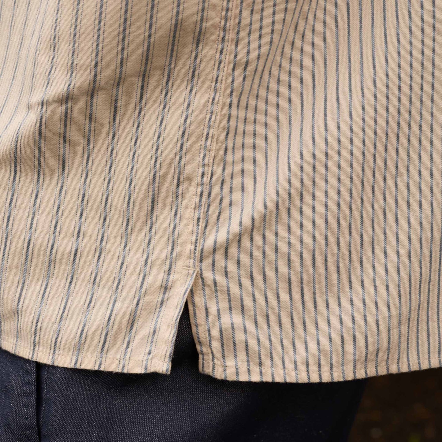 Blue striped white short-sleeved cotton shirt