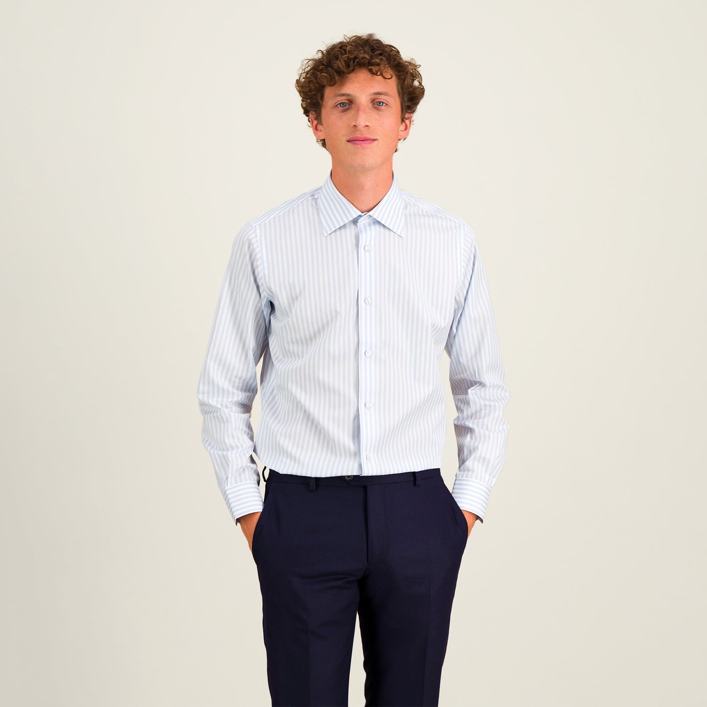 Fitted shirt in double-twisted poplin with sky blue and white stripes