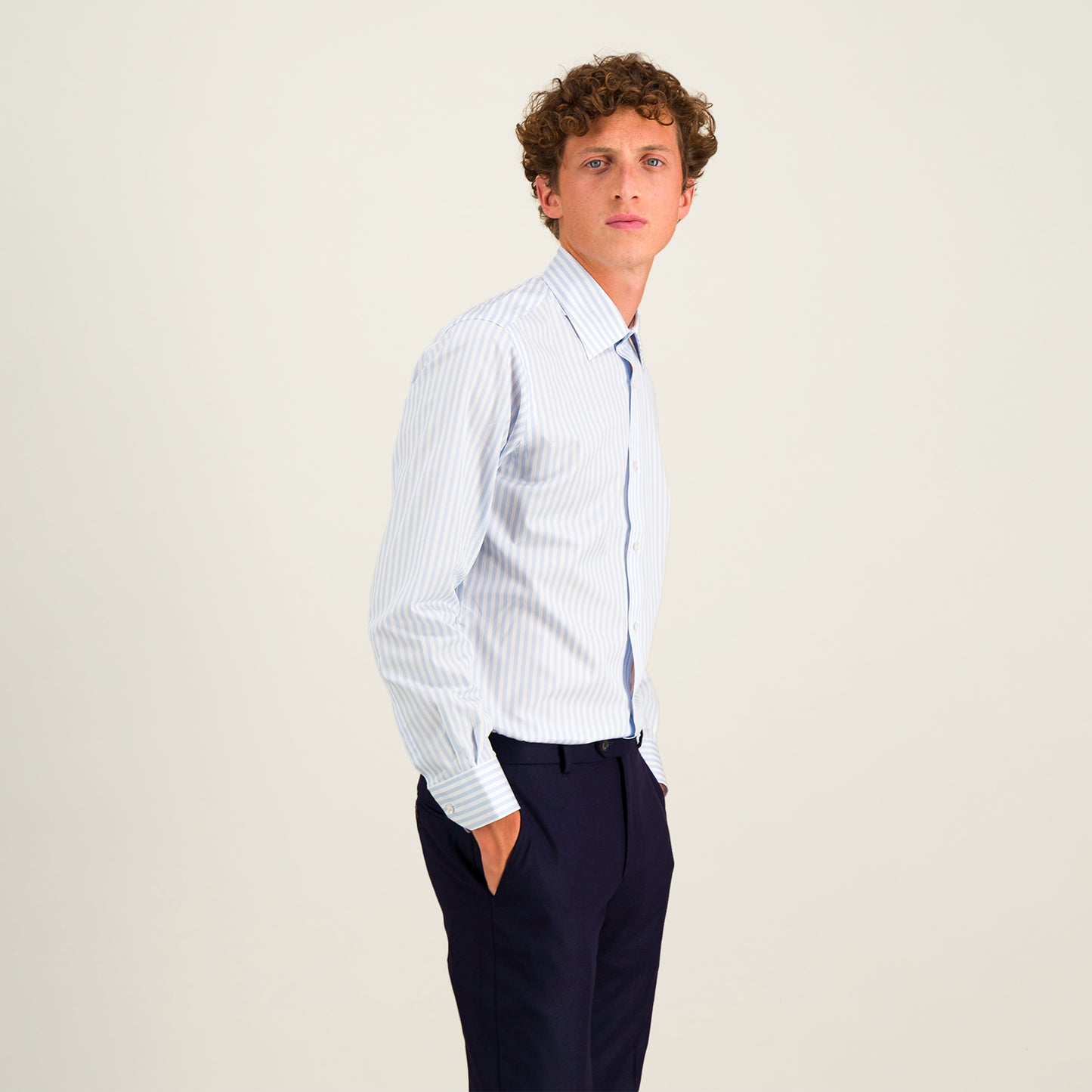 Fitted shirt in double-twisted poplin with sky blue and white stripes