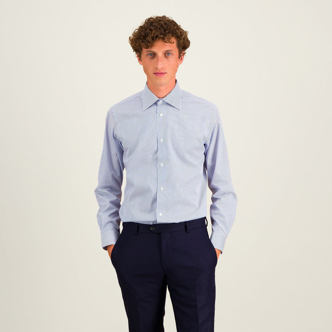 Chemise en twill à fines rayures bleues et blanches