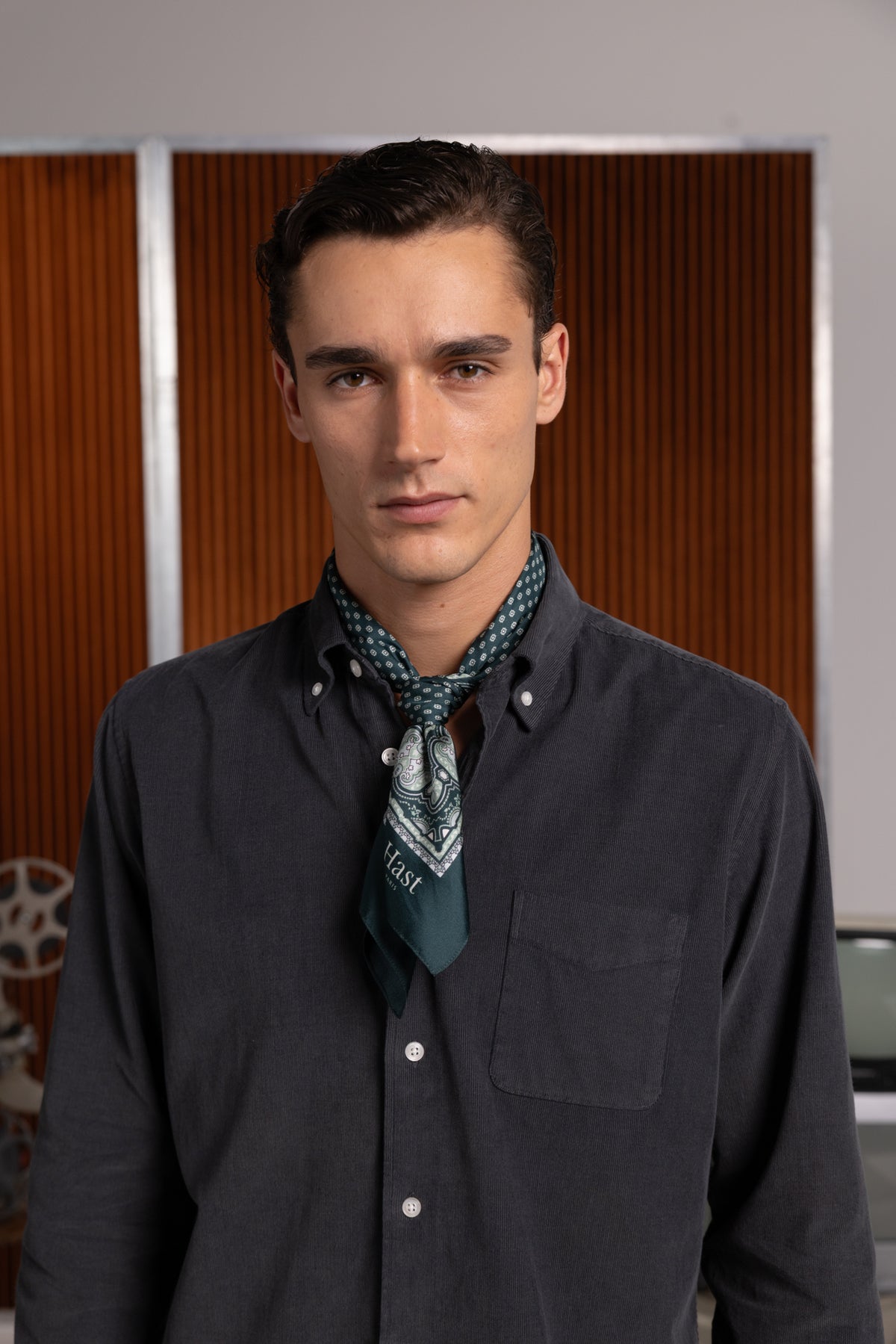 Chemise en velours gris anthracite