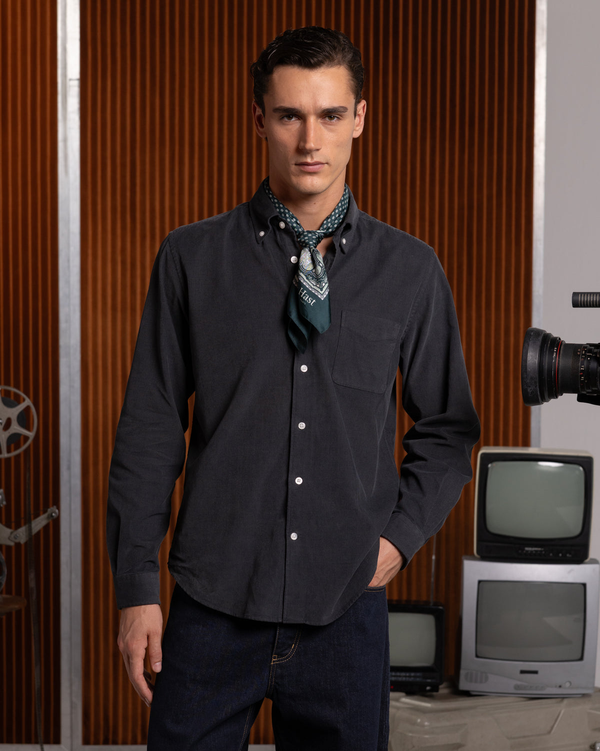 Chemise en velours gris anthracite