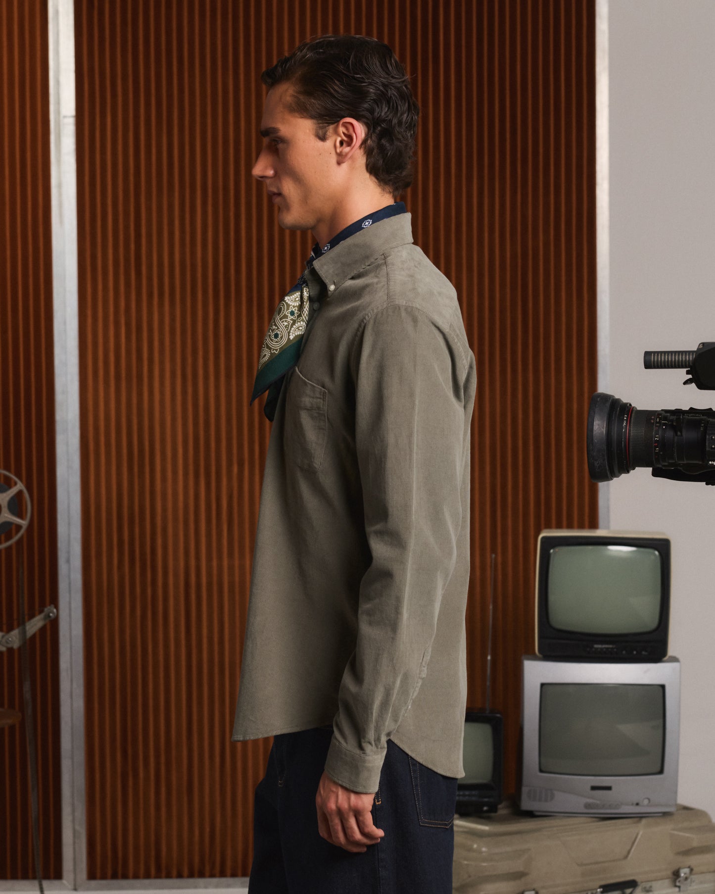 Chemise décontractée en velours côtelé vert sauge