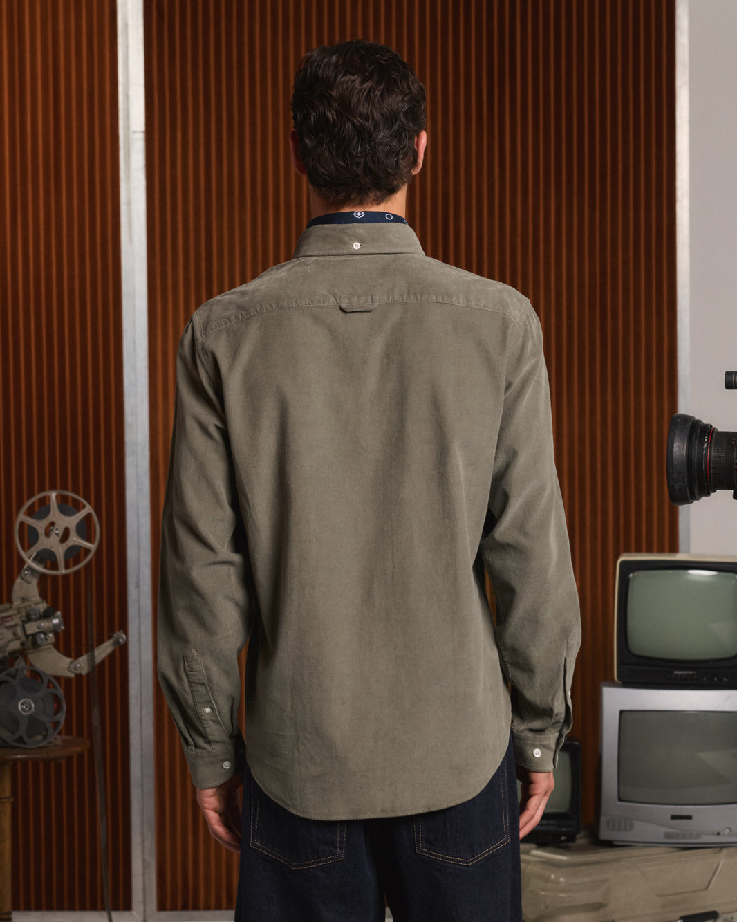 Chemise décontractée en velours côtelé vert sauge