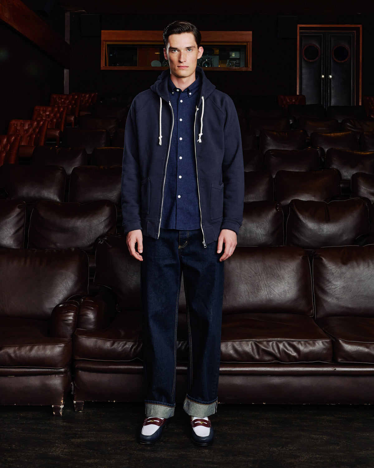 Marineblauer Sweatshirt mit Reißverschluss und Kapuze