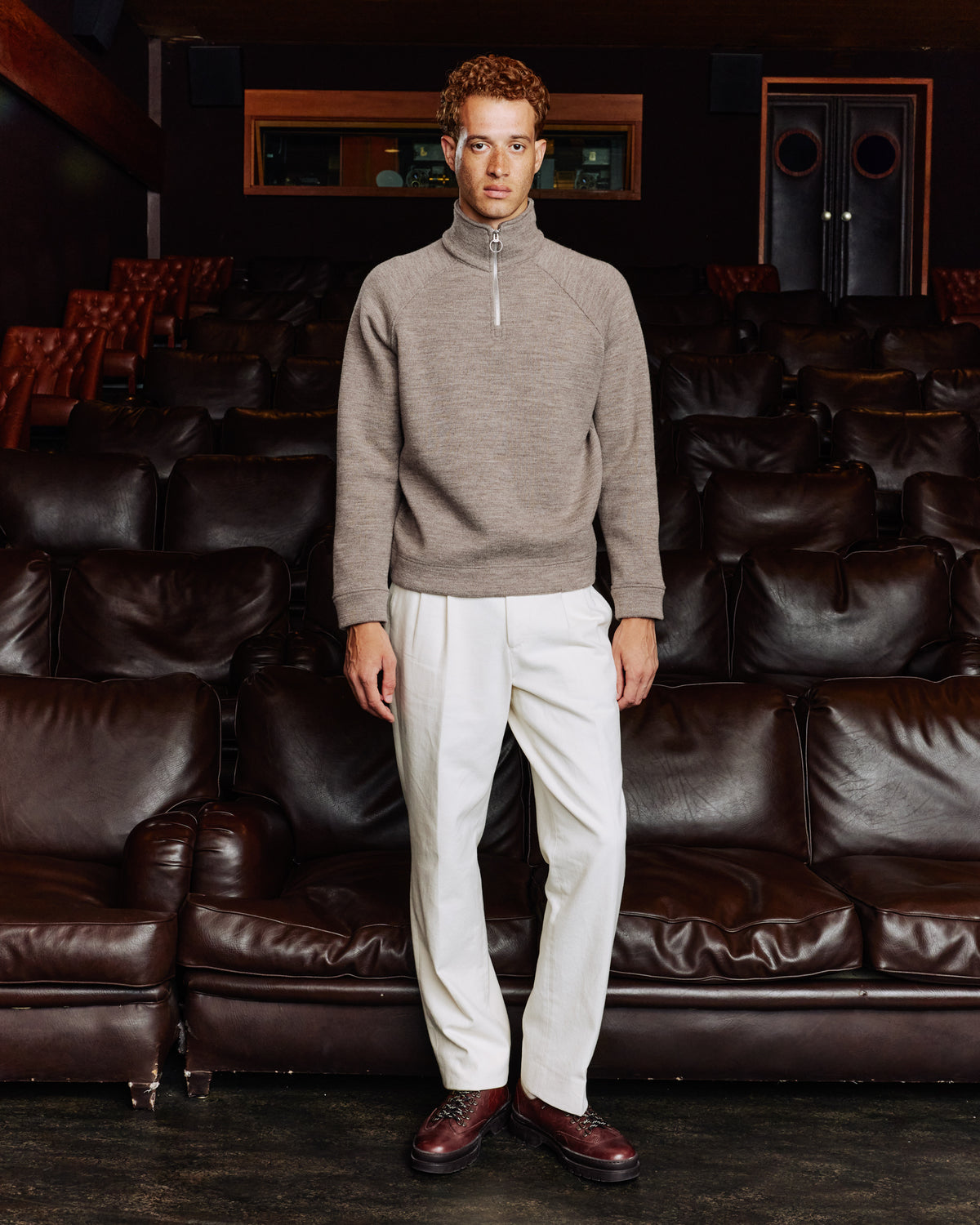 Sweatshirt mit Reißverschlusskragen aus brauner Wolle im Milano-Strick