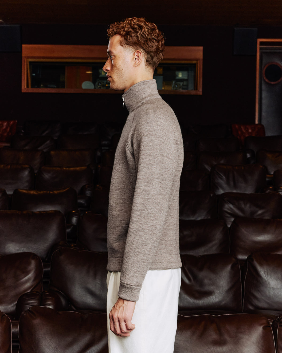Sweatshirt mit Reißverschlusskragen aus brauner Wolle im Milano-Strick