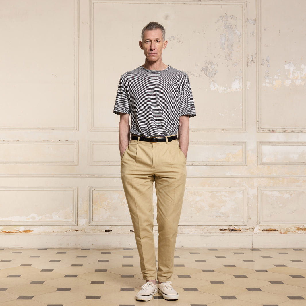 Tee-shirt en coton et lin à rayures marine et blanches